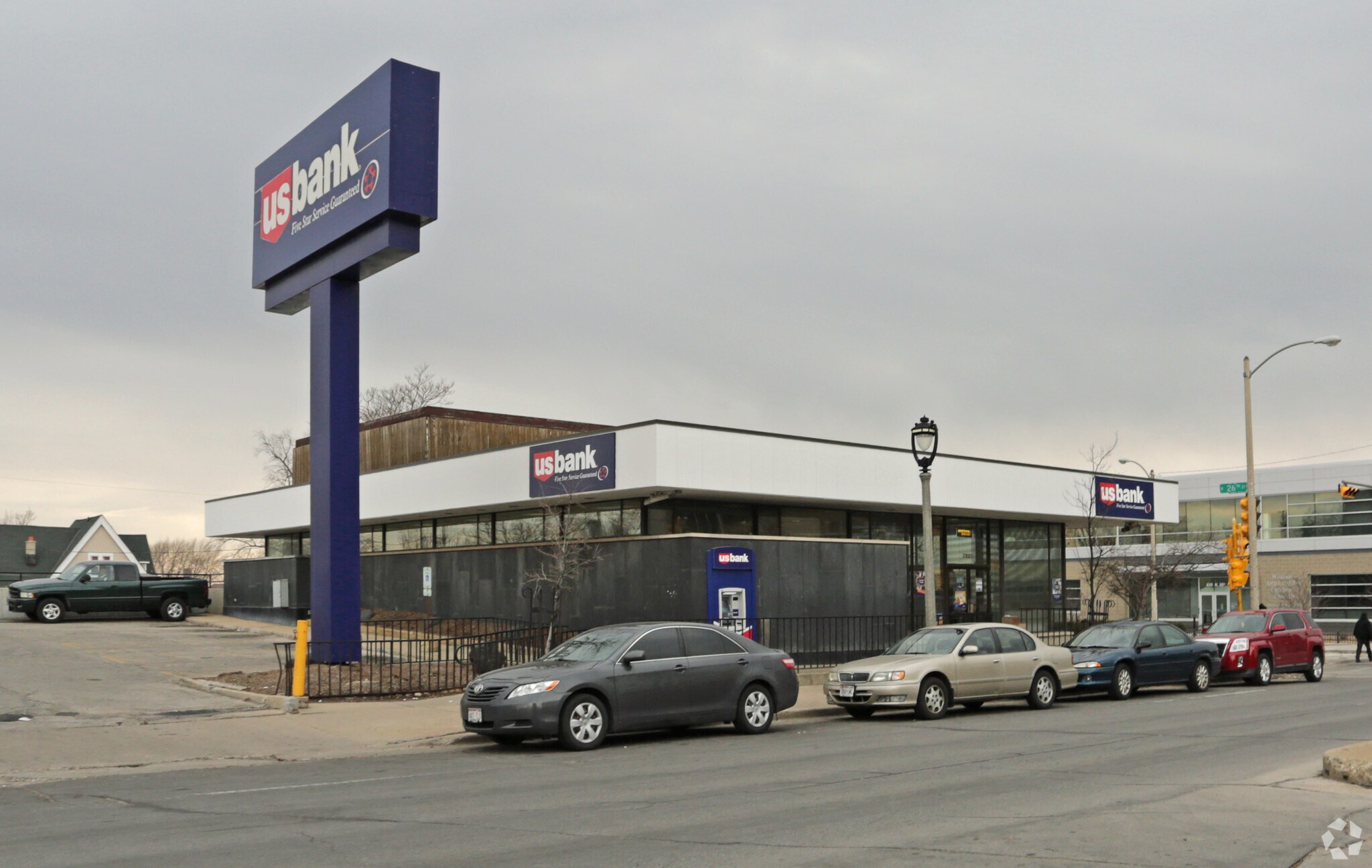 2525 W Wisconsin Ave, Milwaukee, WI for Sale