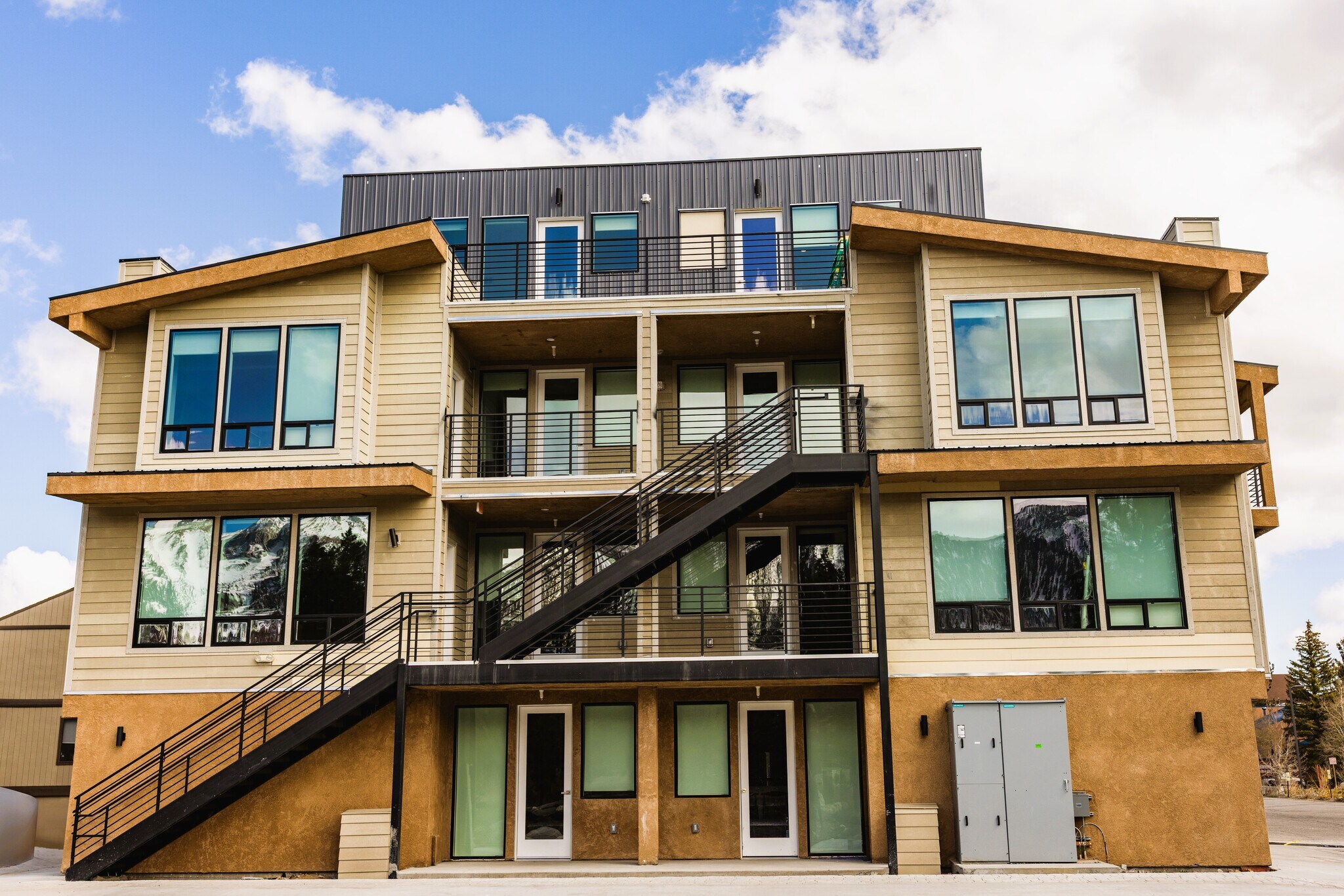 663 Old Mammoth Rd, Mammoth Lakes, CA for Sale