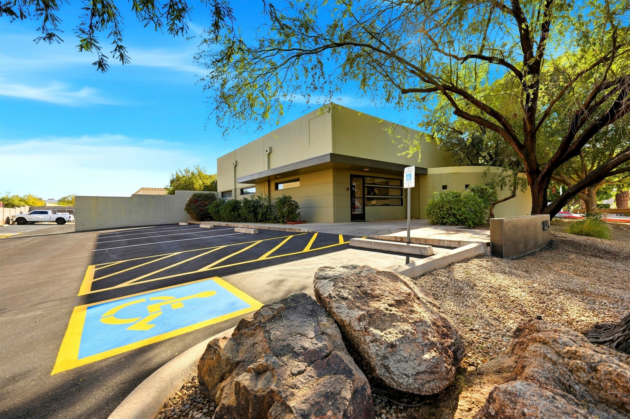 1425 N Mondel Dr, Gilbert, AZ for Rent