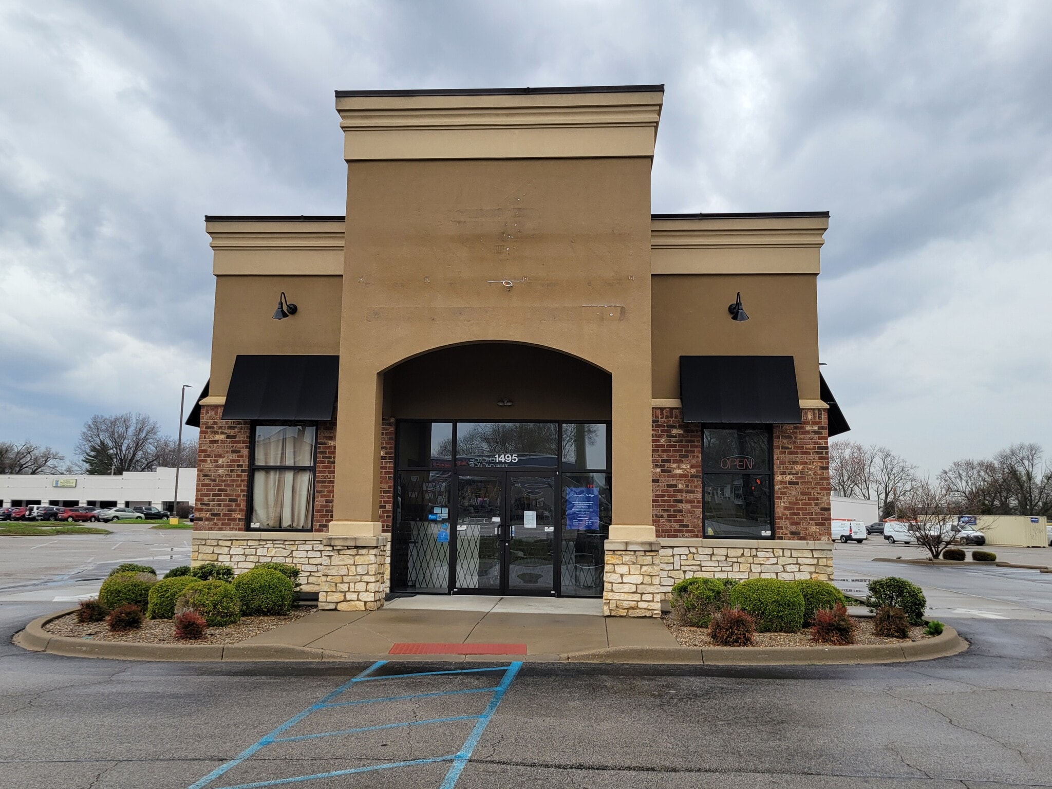 1495 E 10th St, Jeffersonville, IN for Rent
