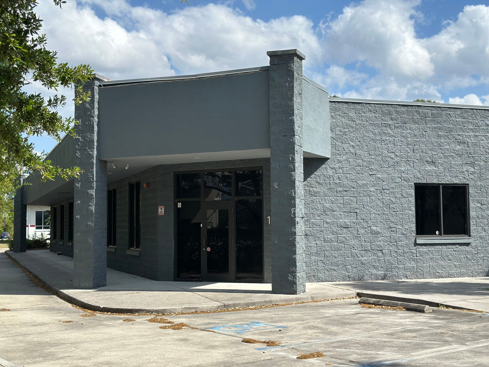 733-737 Commerce Dr, Venice, FL for Rent