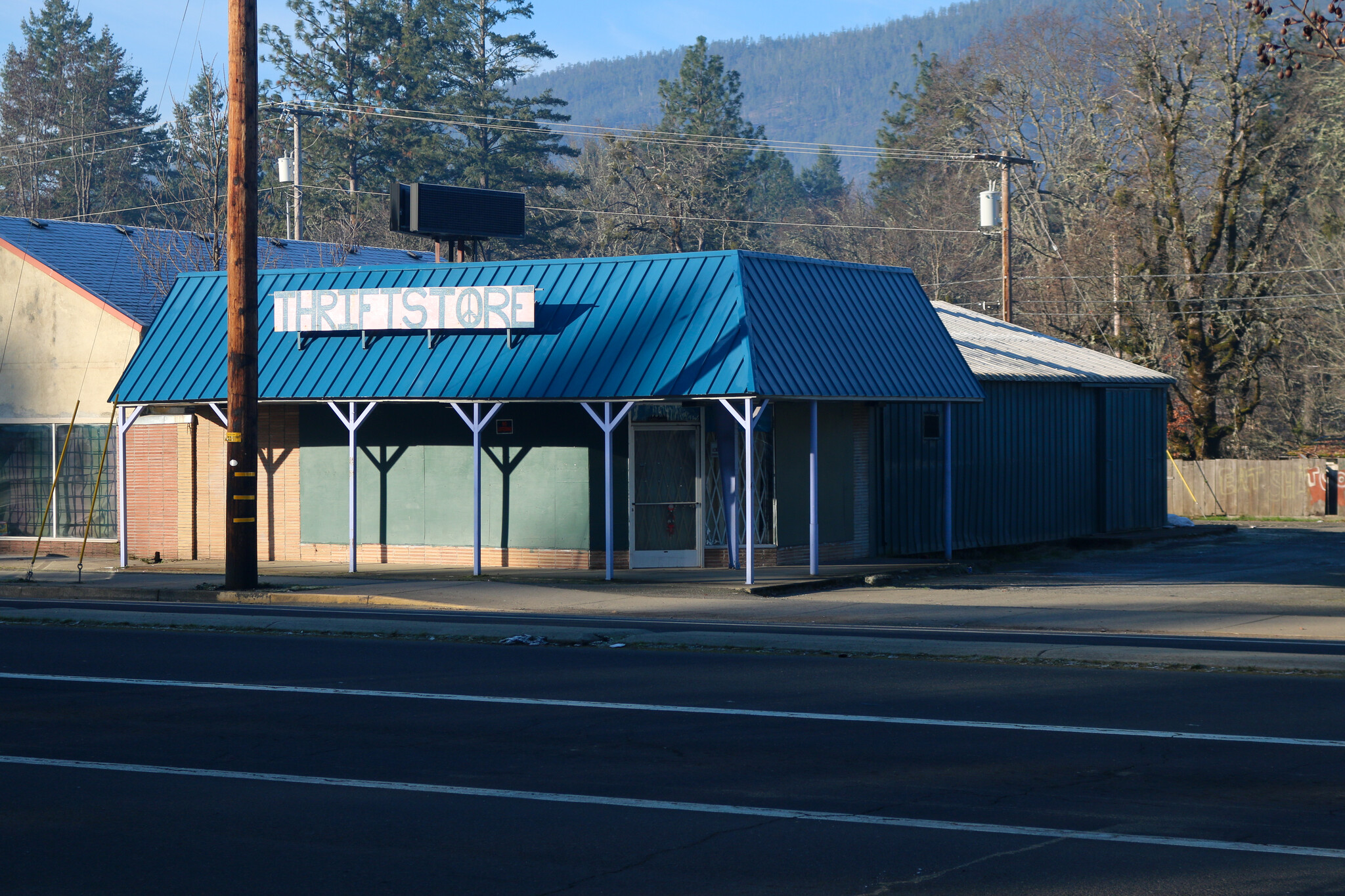 144 N Redwood Hwy, Cave Junction, OR for Sale