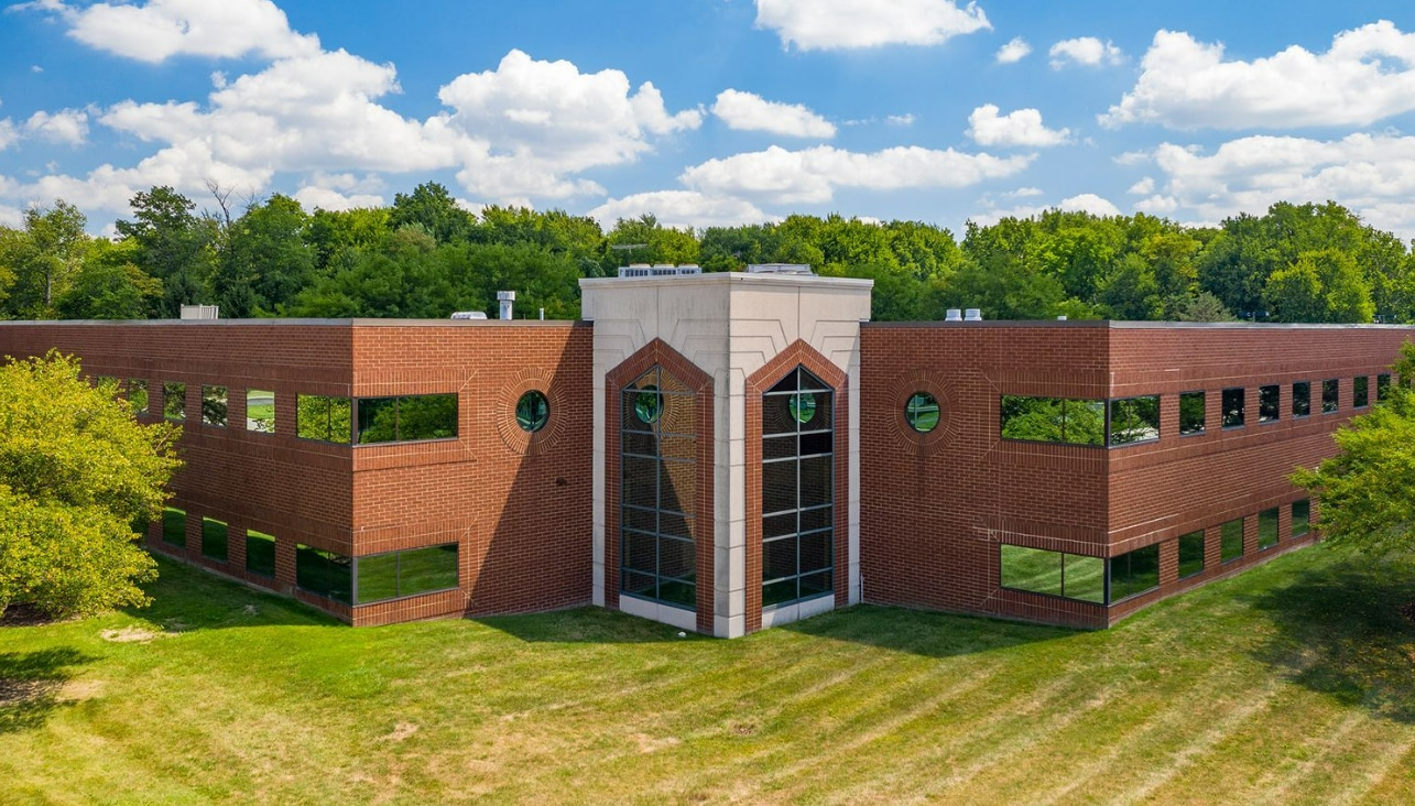 1745 Indian Wood Cir, Maumee, OH for Sale