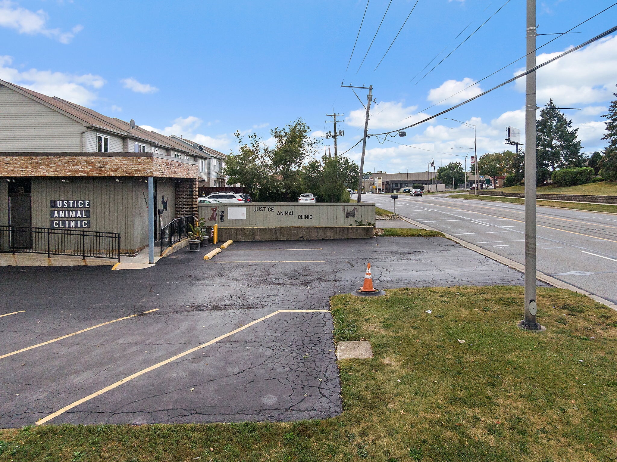 8507 S Roberts Rd, Justice, IL for Sale