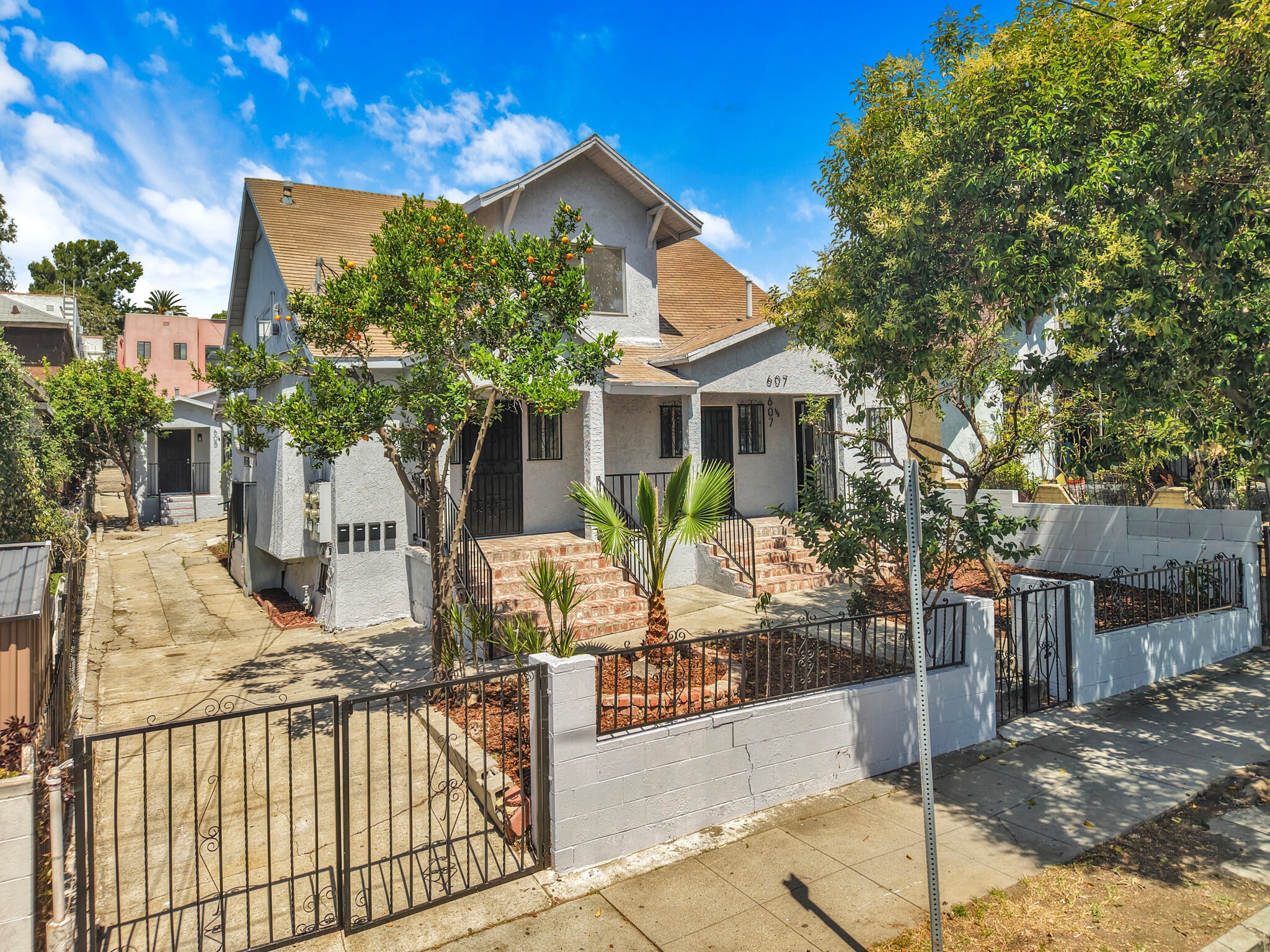 605 N St Louis St, Los Angeles, CA for Sale