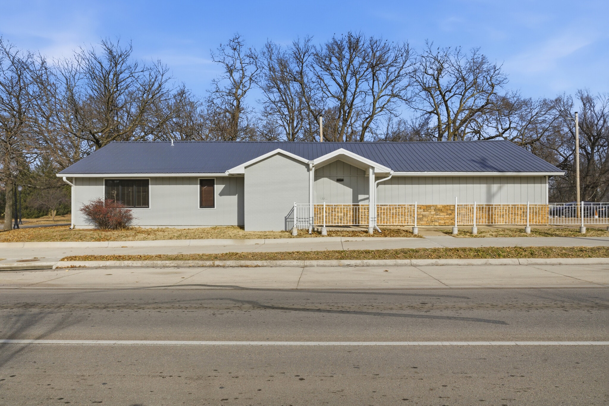 1196 SW Washburn Ave, Topeka, KS for Sale