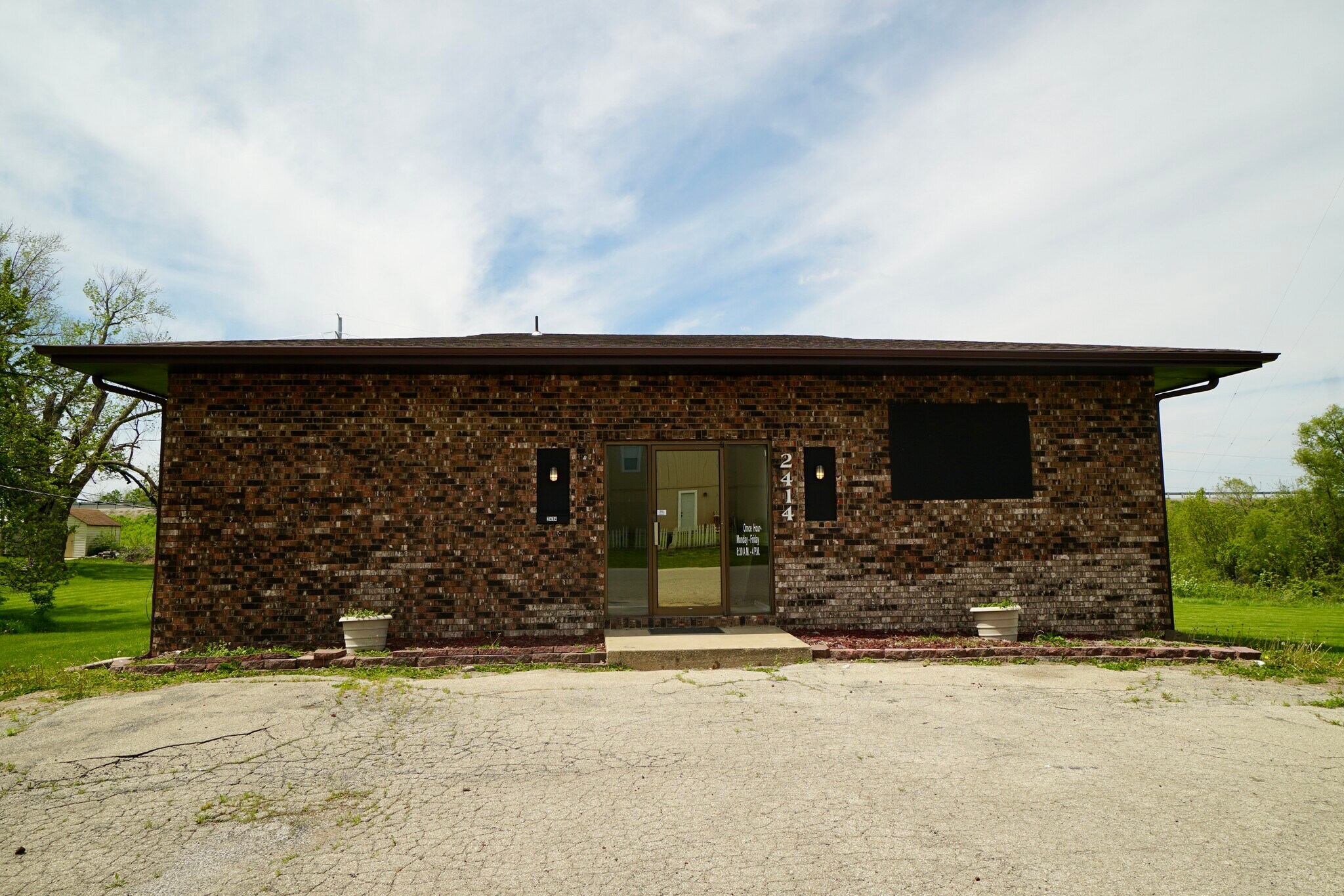 2414 S Leonard Rd, Saint Joseph, MO for Rent