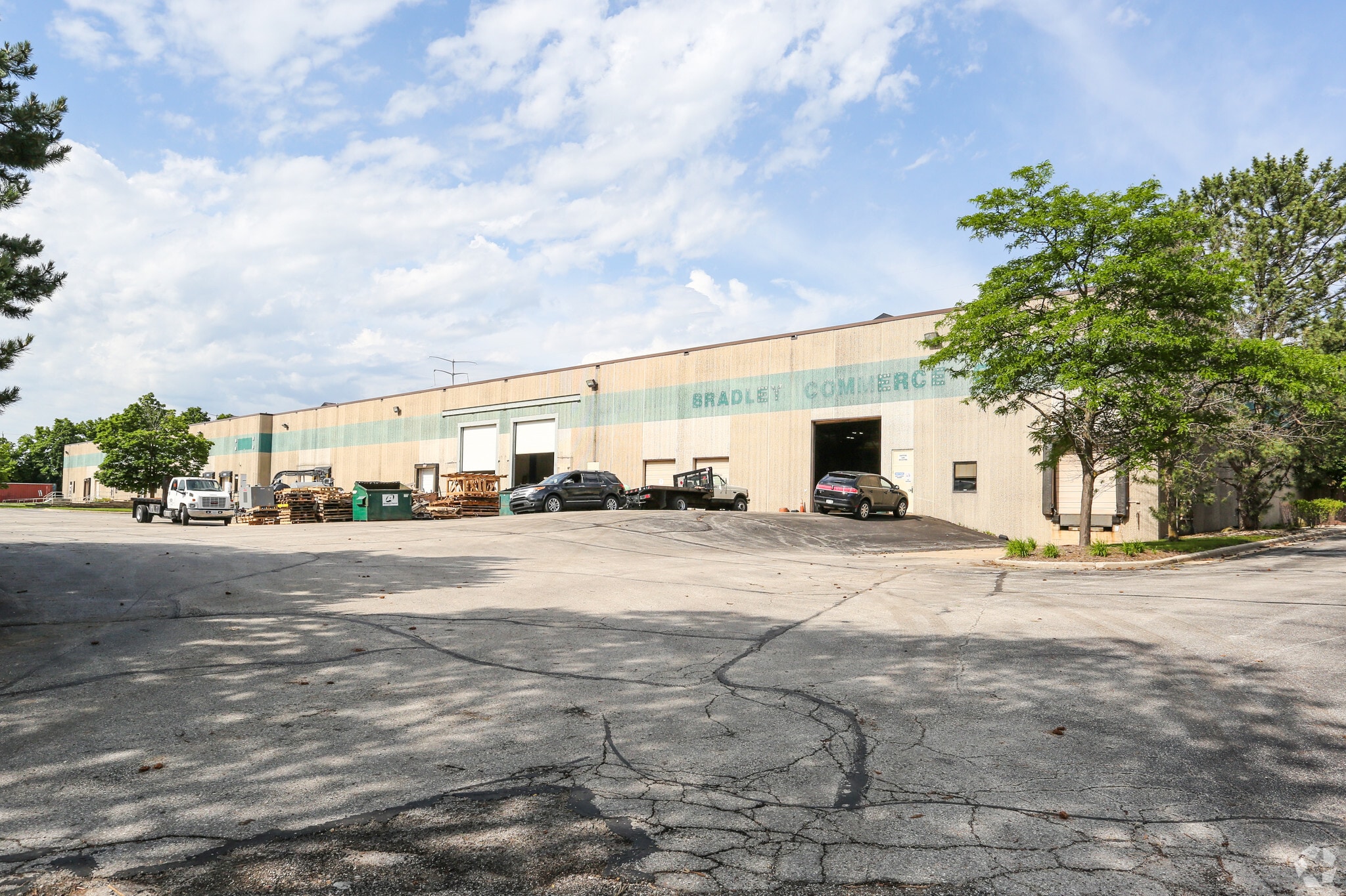 8301 W Parkland Ct, Milwaukee, WI for Sale