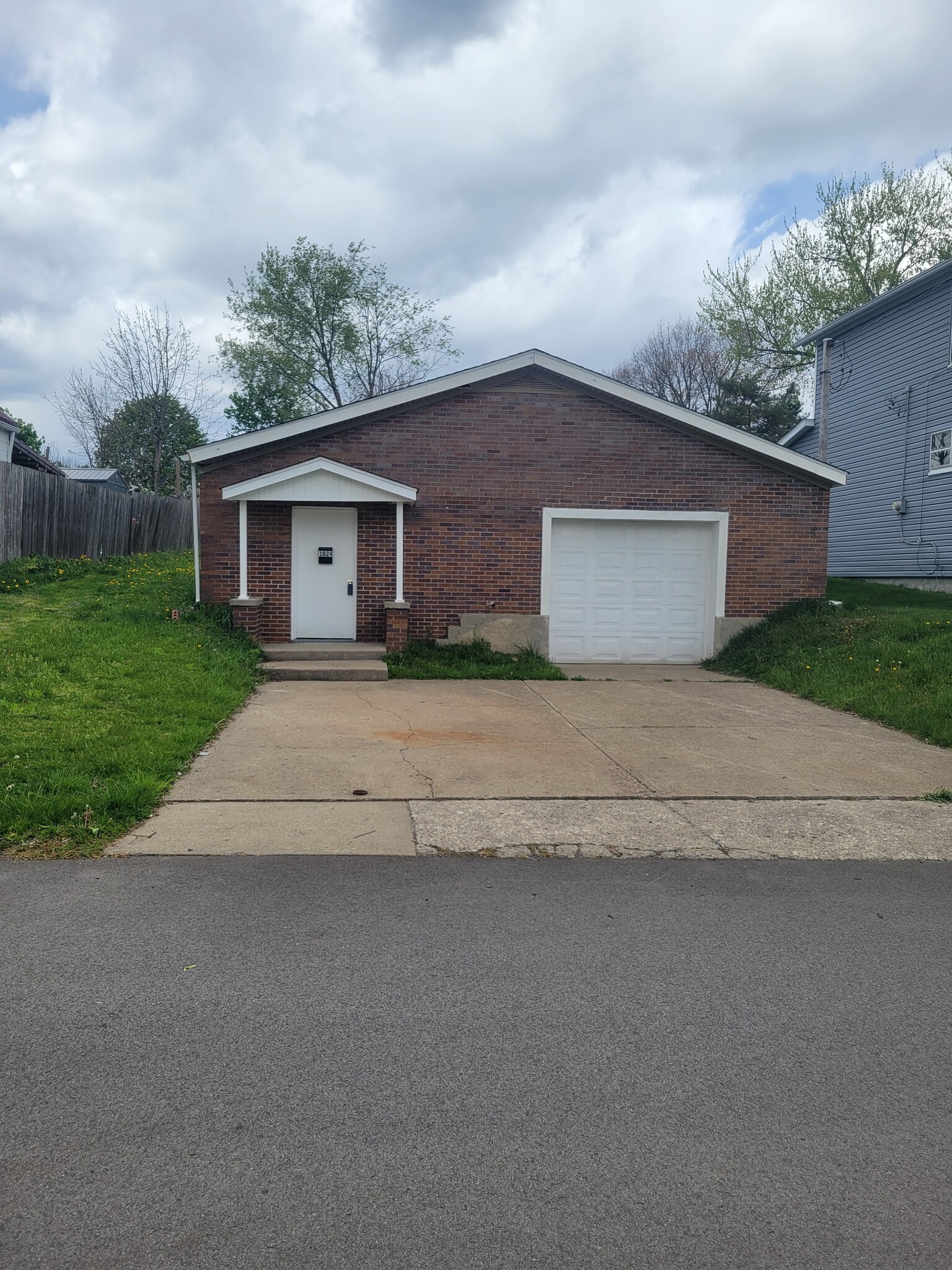 1824 W 8th St, Beaver Falls, PA for Rent
