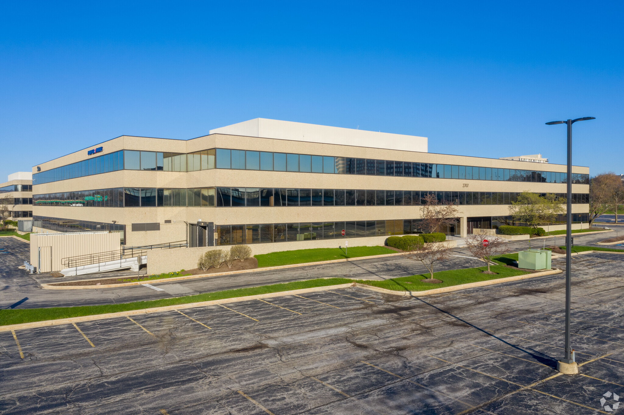 2707 Butterfield Rd, Oak Brook, IL for Rent