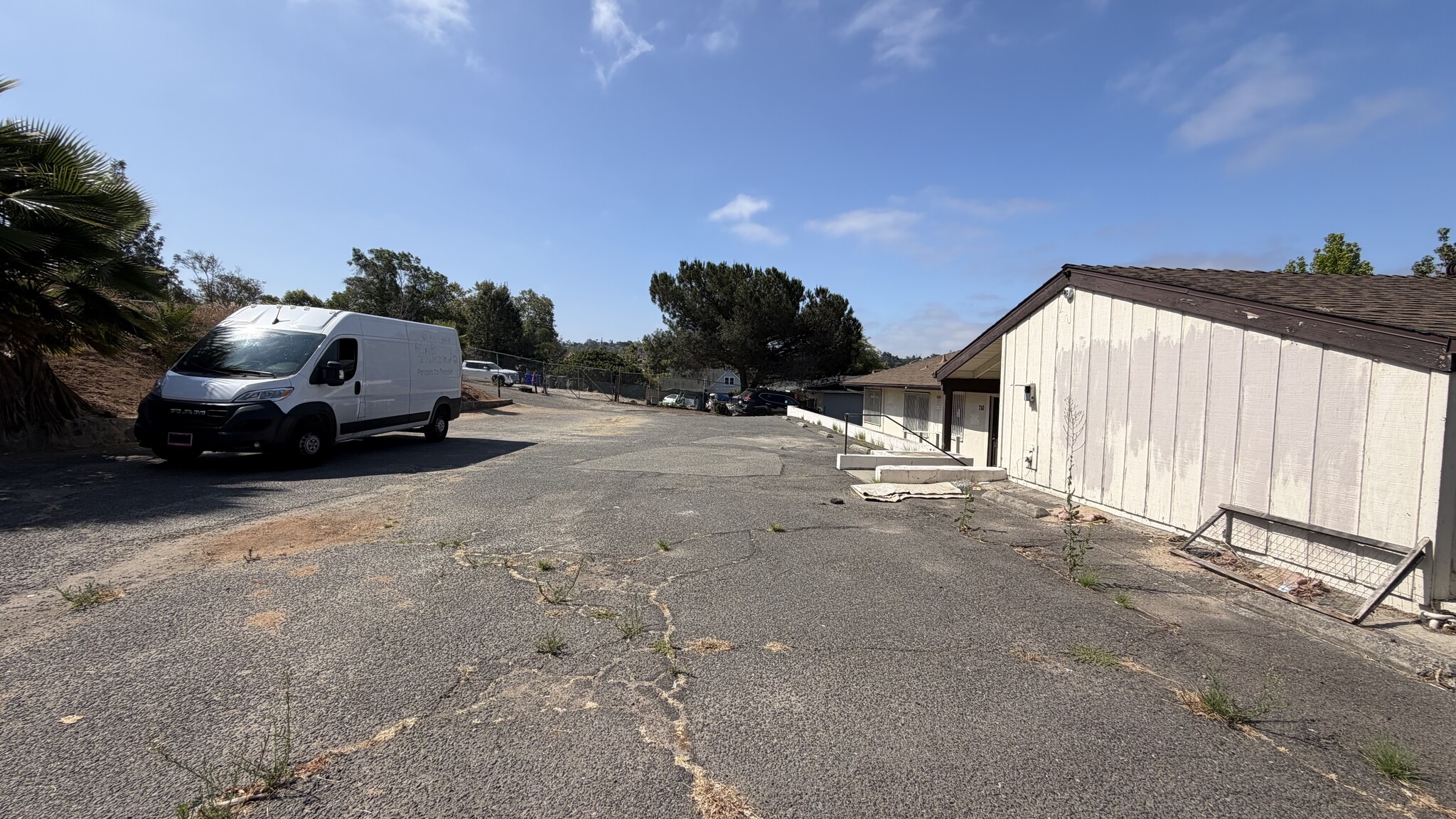 702-716 Civic Center Dr, Vista, CA for Sale