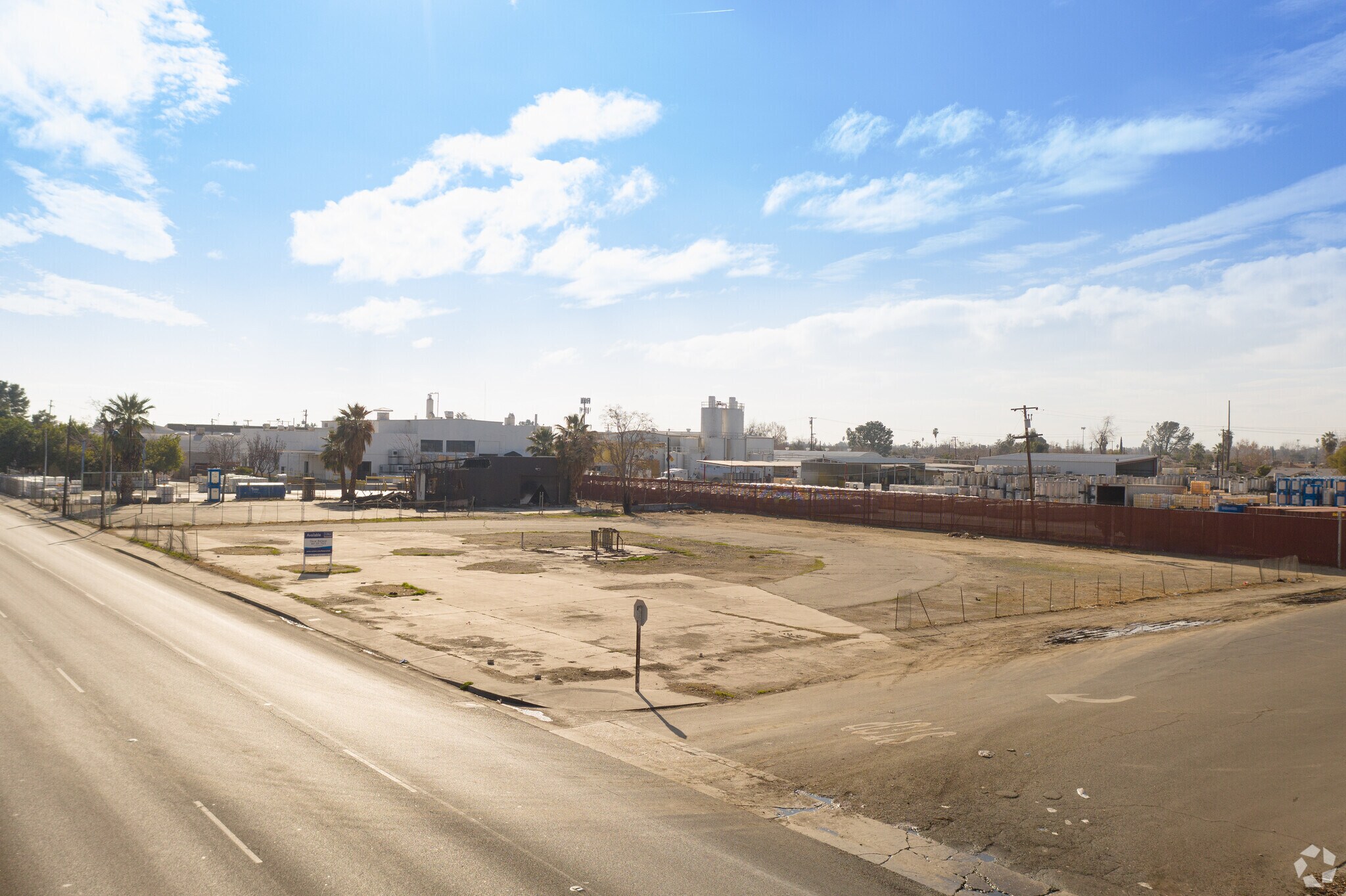 241 Union Ave Bakersfield, CA 93307 Land Property for Lease on