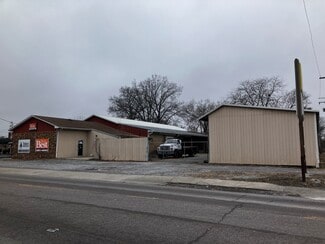 Benton, IL Freestanding - 221 N Main St
