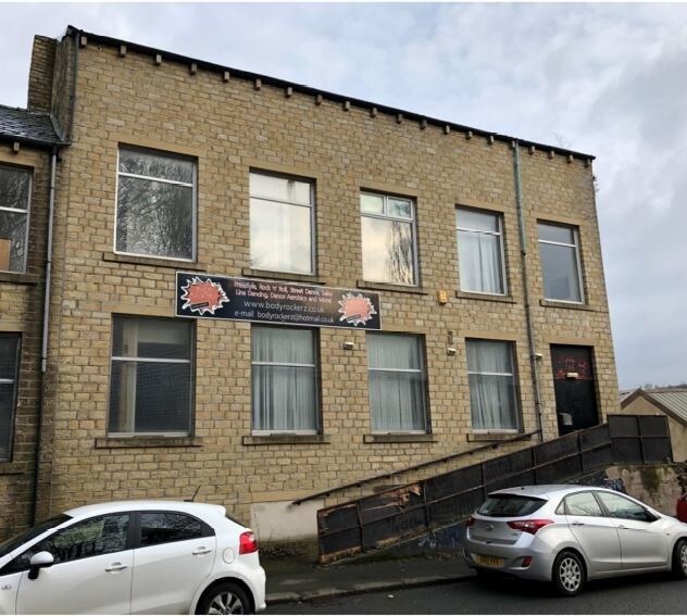 Crow Ln, Huddersfield, WYK for Rent