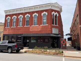 Macomb, IL Storefront Retail/Residential - 118 S Lafayette St