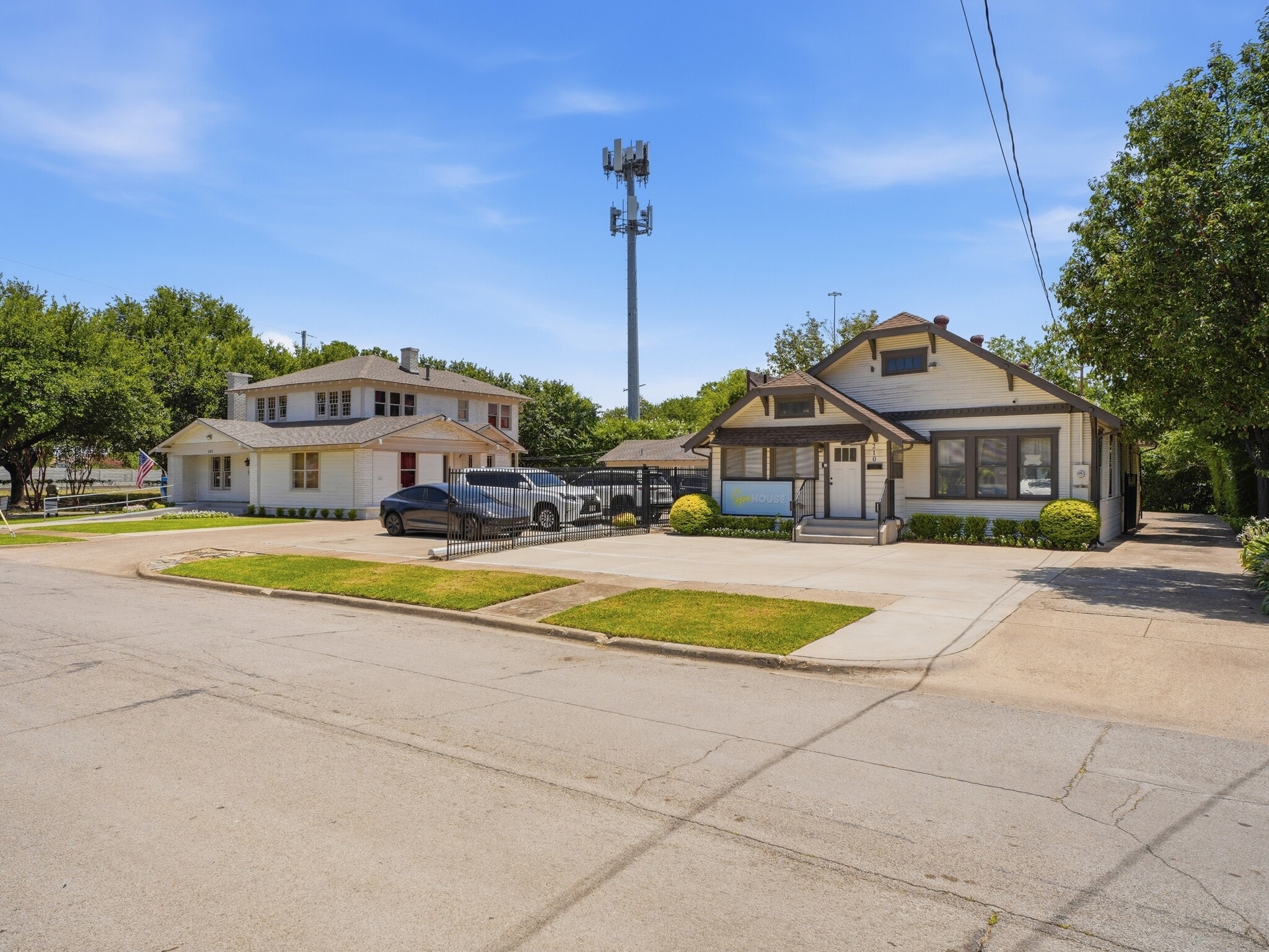 210 W Pembroke Ave, Dallas, TX for Rent