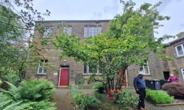24 Albert Rd, Queensbury, WYK for Sale