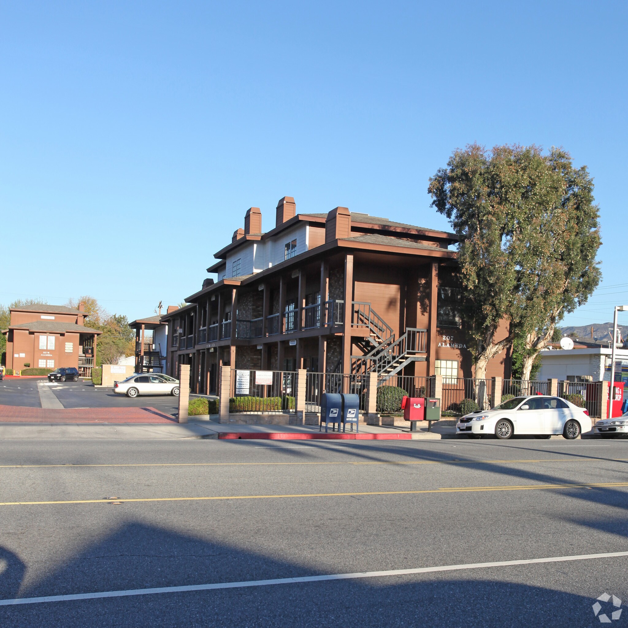 207 W Alameda Ave, Burbank, CA for Rent