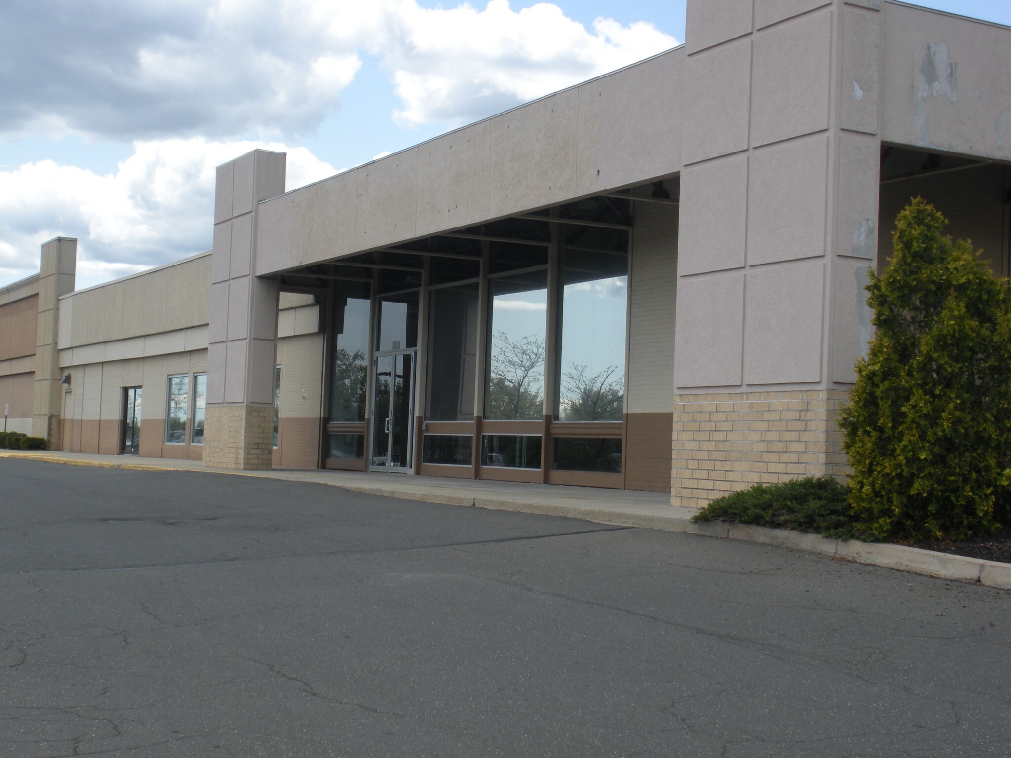 2380-2400 Dixwell Ave, Hamden, CT for Rent