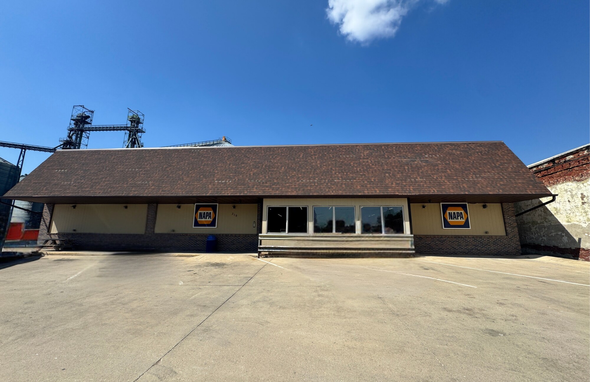 319 5th St, Correctionville, IA for Sale