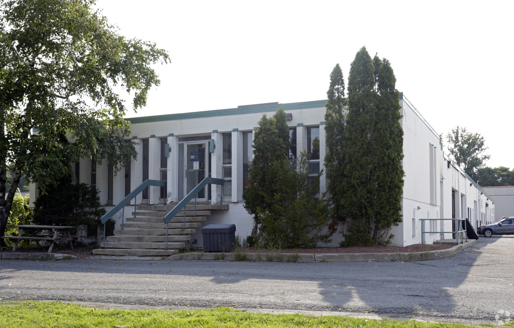 21 Grenfell Cres Ottawa, ON K2G 0G2 Industrial Property for Lease on