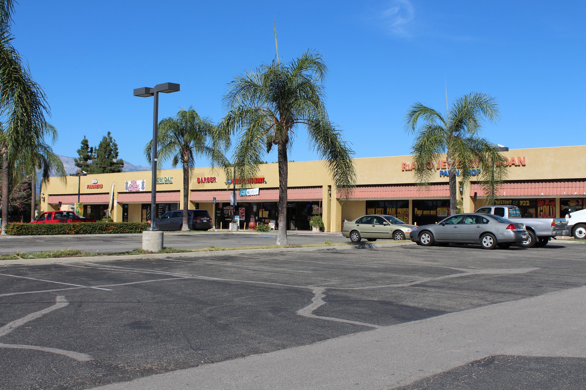 706-786 E Foothill Blvd, Rialto, CA for Rent