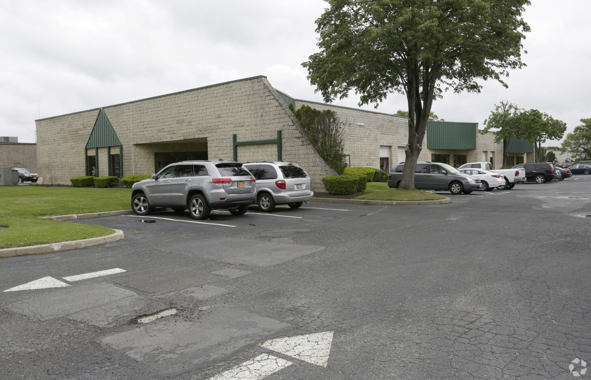 281289 Knickerbocker Ave Bohemia, NY 11716 Industrial Property for Lease on