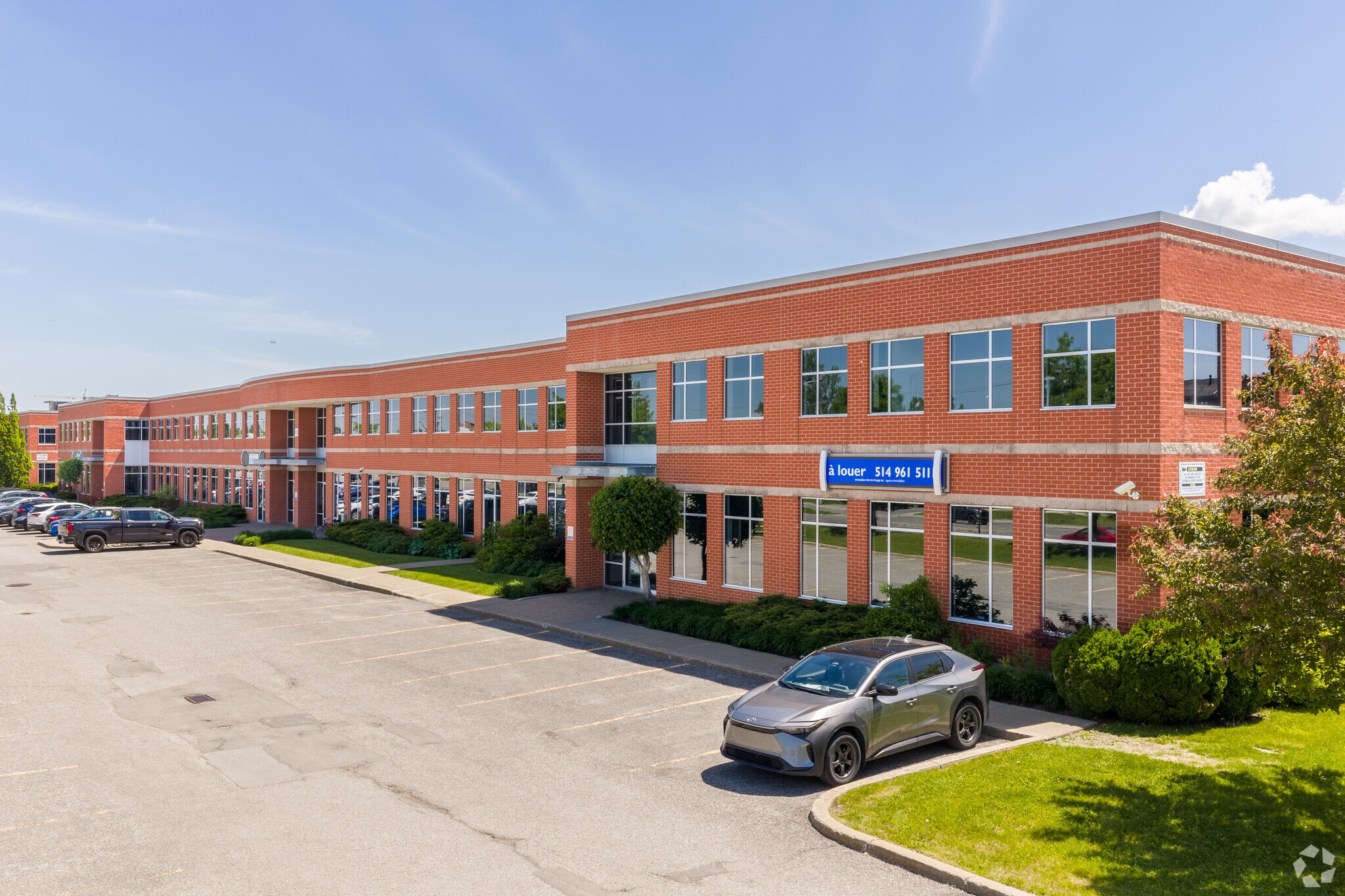 5896-5932 Boul Henri-Bourassa O, Montréal, QC for Rent