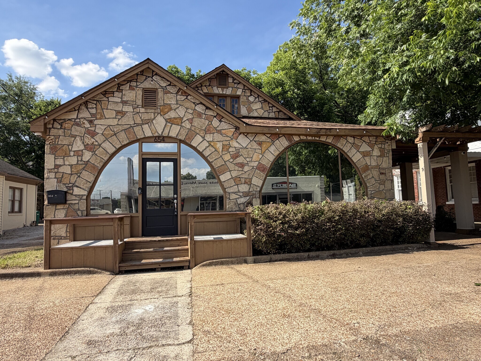 654 W Main St, Tupelo, MS for Rent
