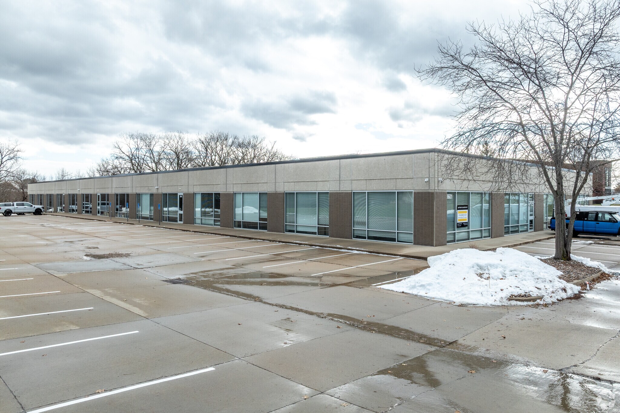 3601-3629 109th St, Urbandale, IA for Rent