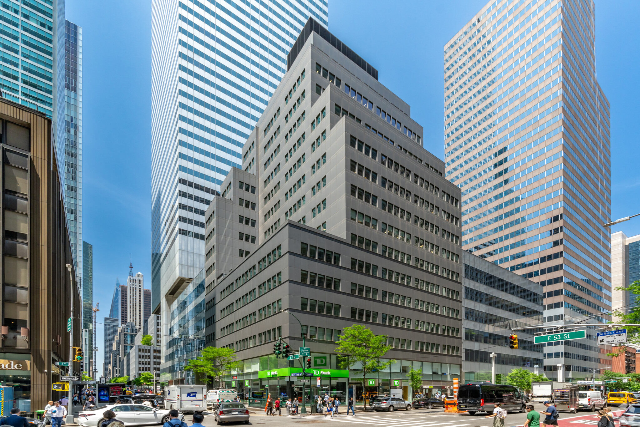 880 3rd Ave, New York, NY for Rent