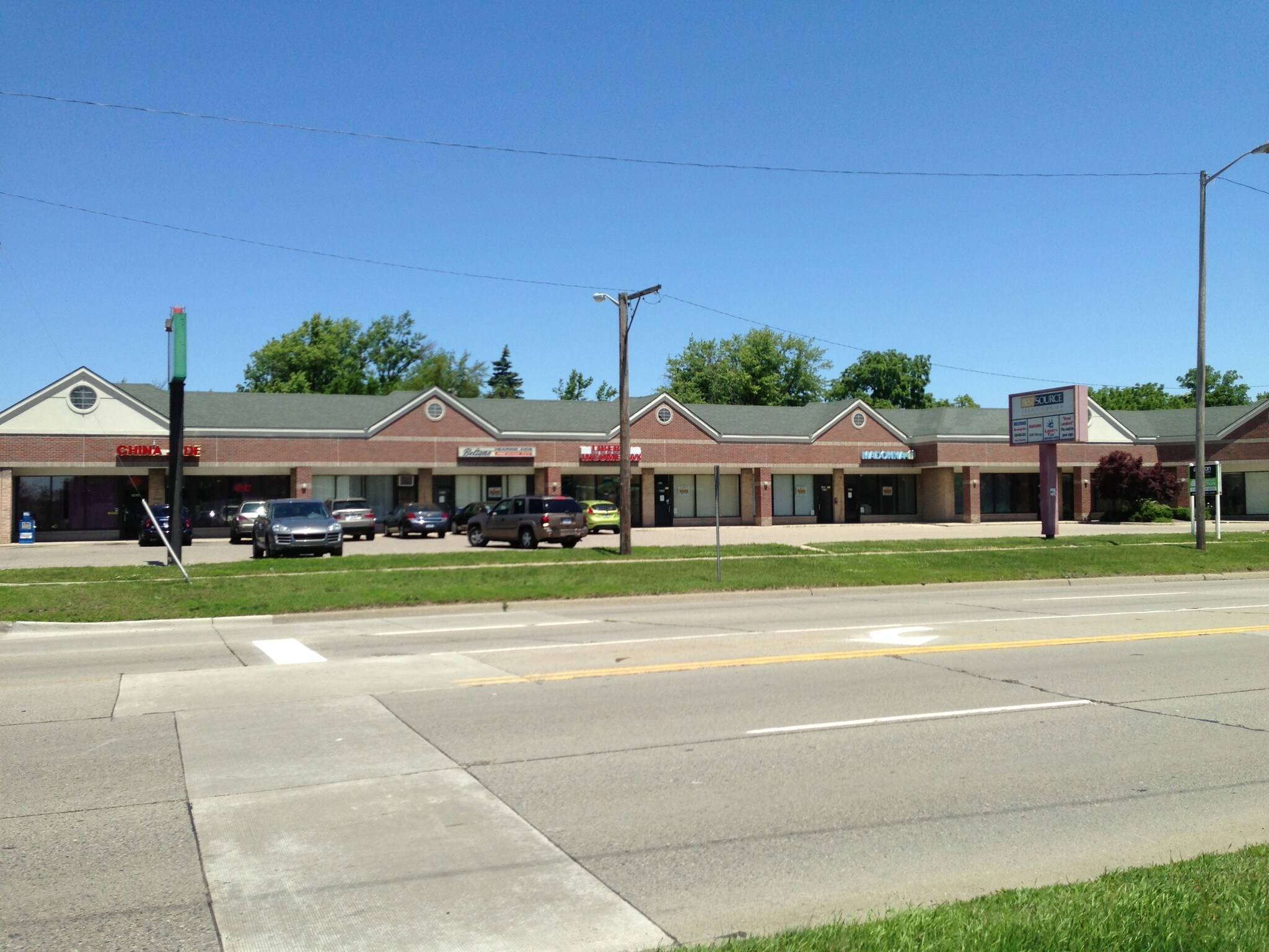 10521070 Huron St Waterford, MI 48328 Shopping Center Property for