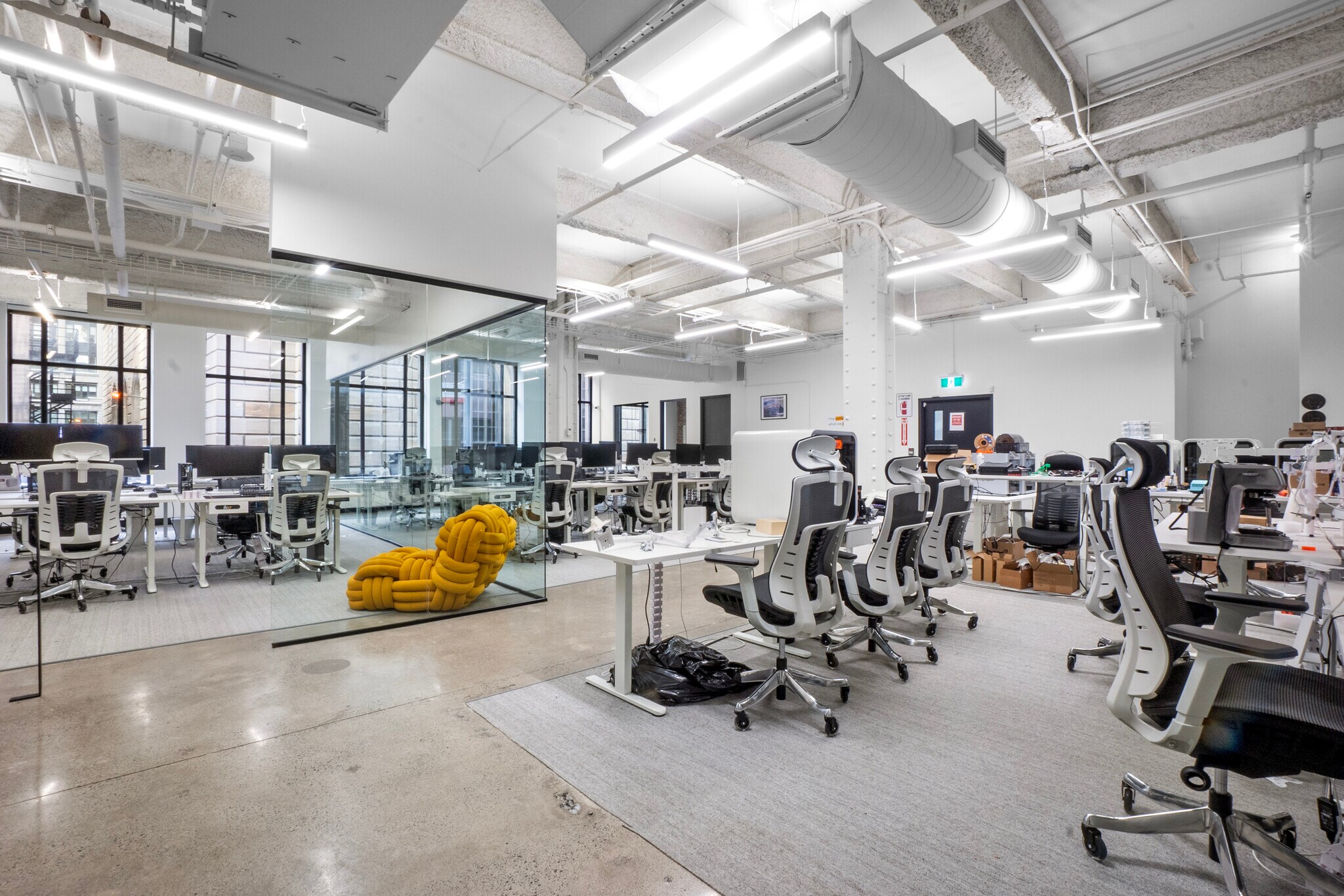 372-396 Rue Notre-Dame O, Montréal, QC for Rent