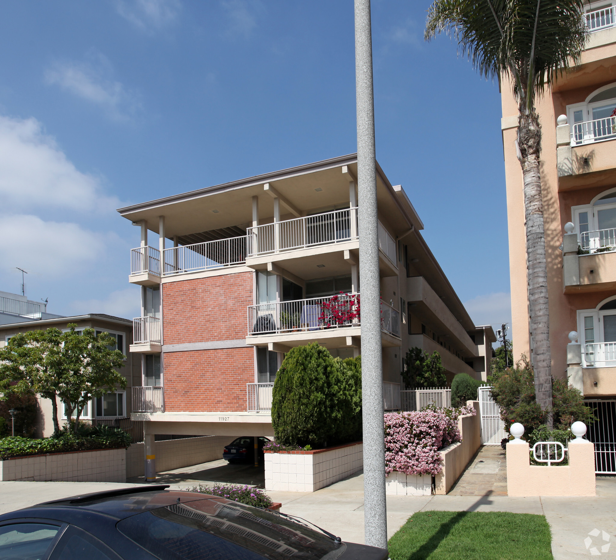 11927 Gorham Ave, Los Angeles, CA for Sale