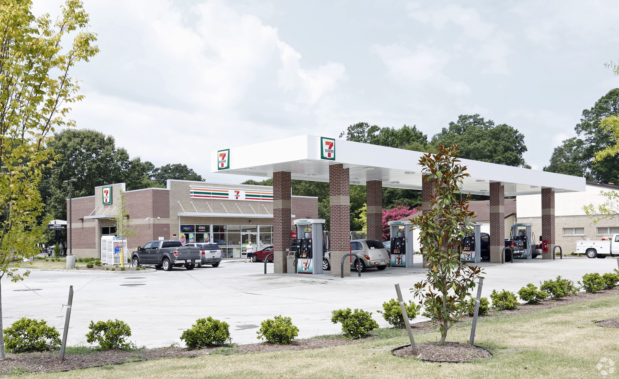 13307 Warwick Blvd Newport News, VA 23602 Retail Property for Sale on
