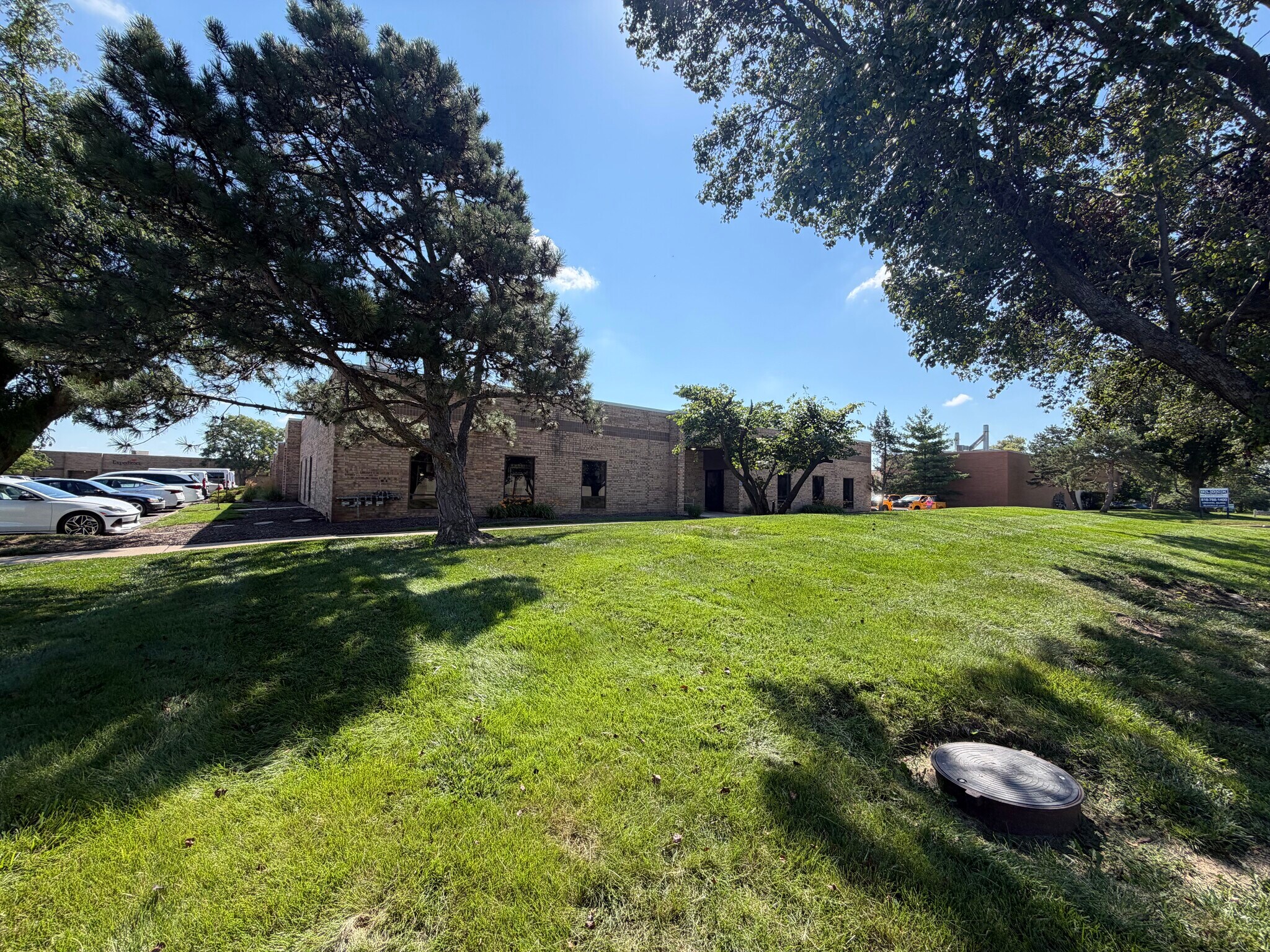 10747-10757 NW Ambassador Dr, Kansas City, MO for Rent