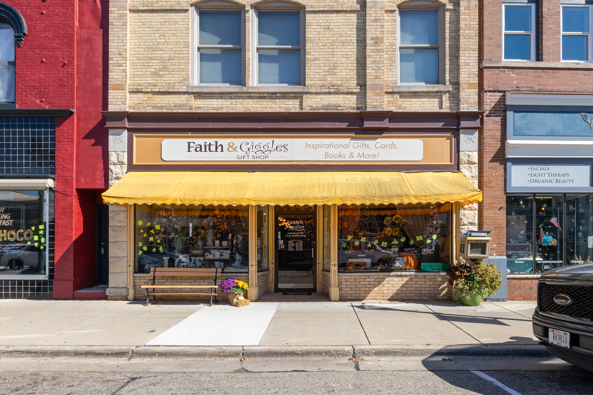 42 N Main St, Hartford, WI for Sale