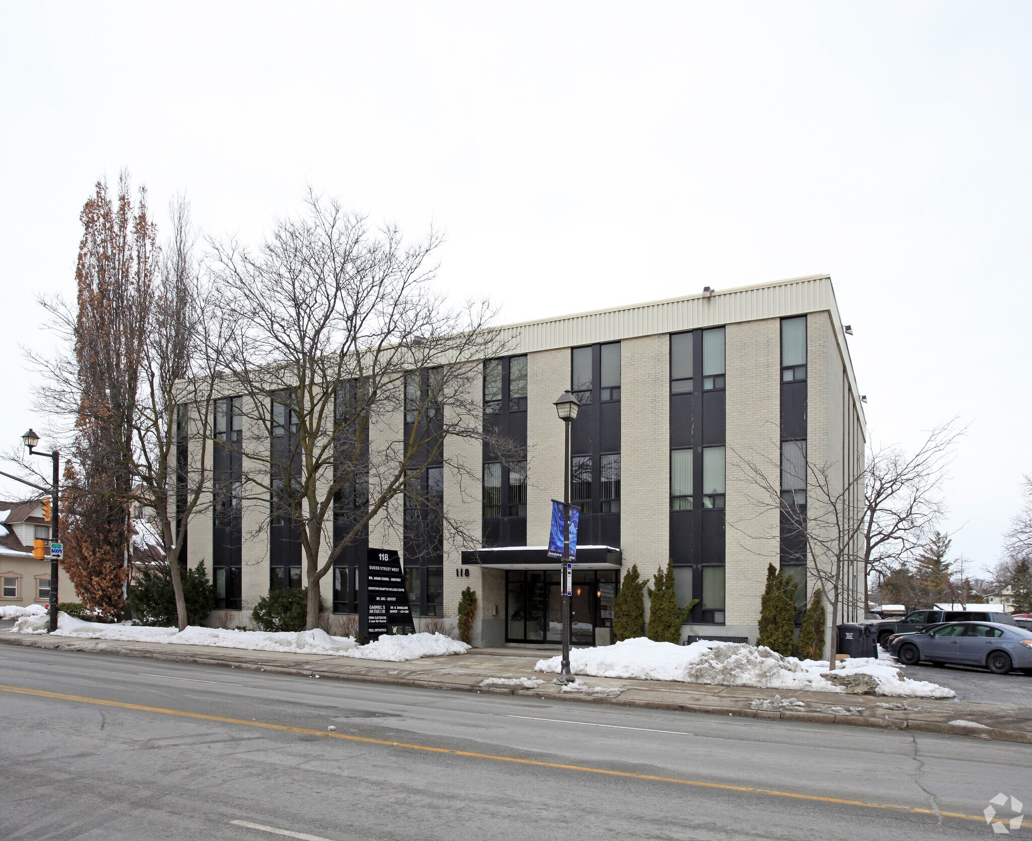 118 Queen St W, Brampton, ON for Rent