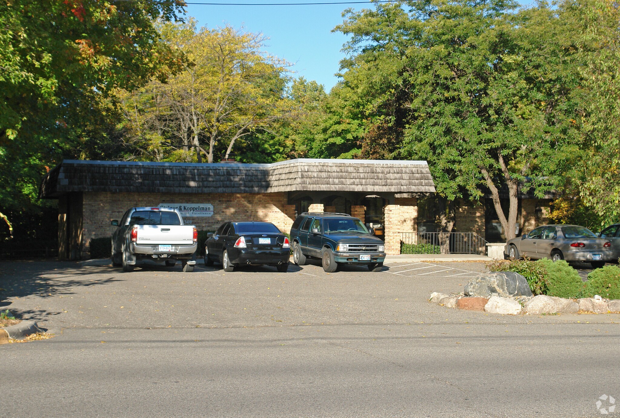 18340 Minnetonka Blvd, Deephaven, MN for Rent