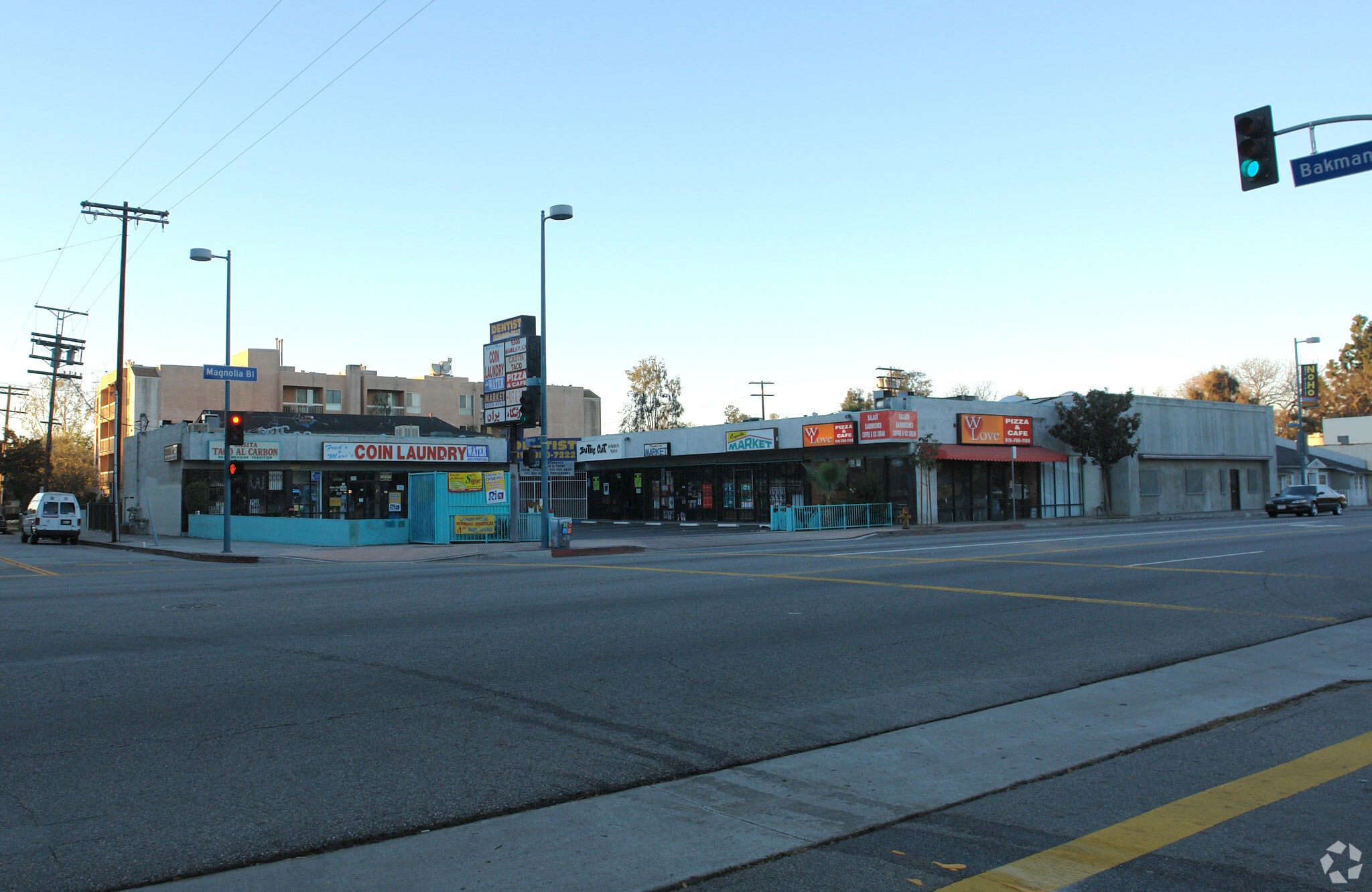 11300 Magnolia Blvd North Hollywood, CA 91601 Shopping Center