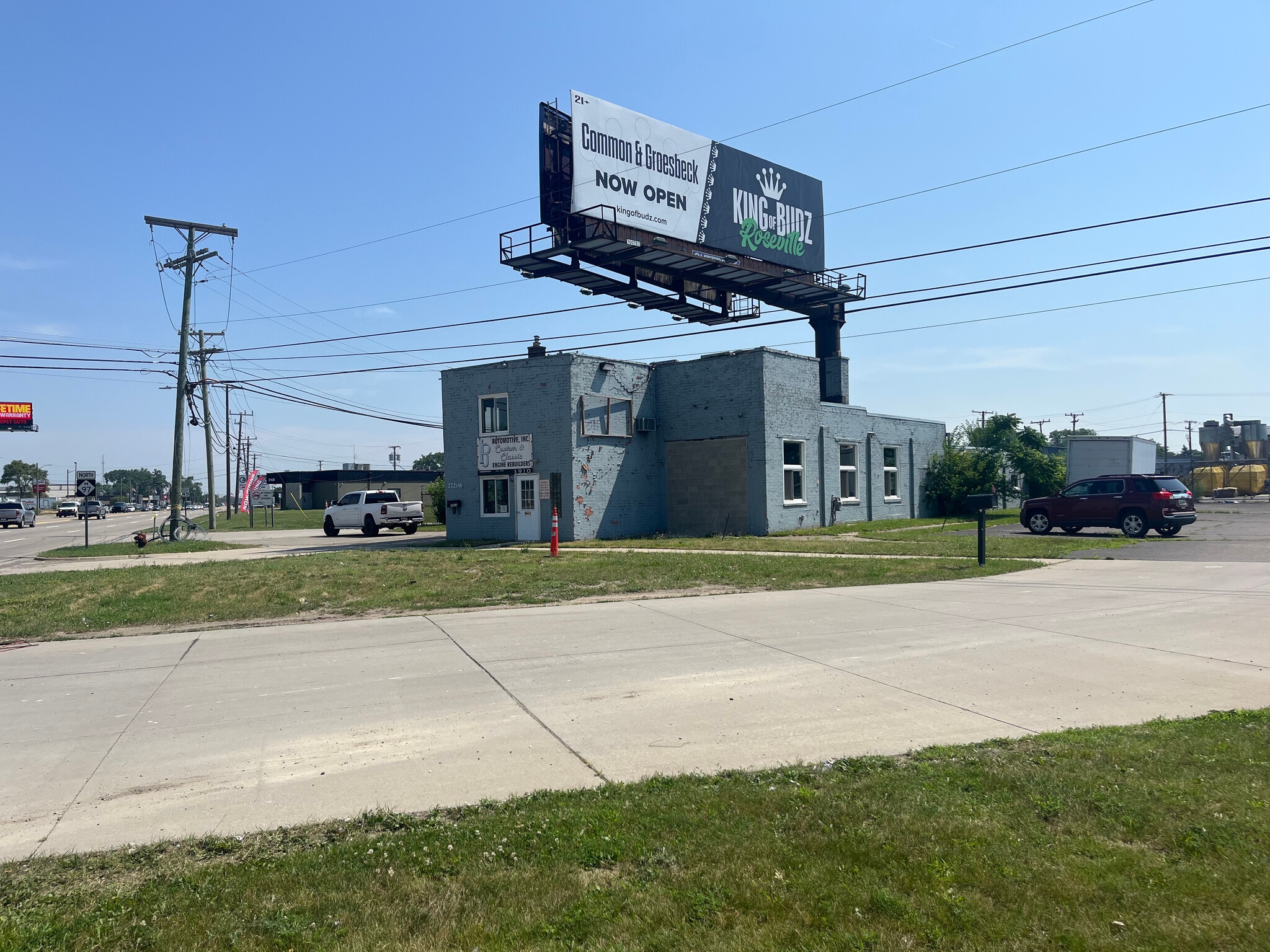 27206 Groesbeck Hwy, Roseville, MI for Sale