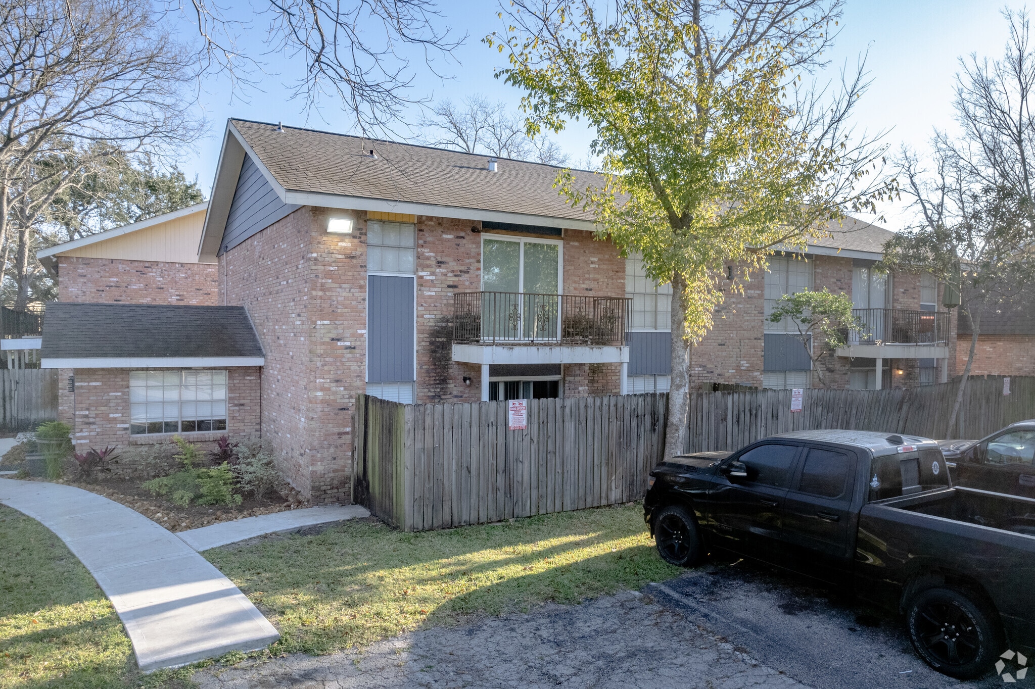 310 Waco Ave, League City, TX for Sale