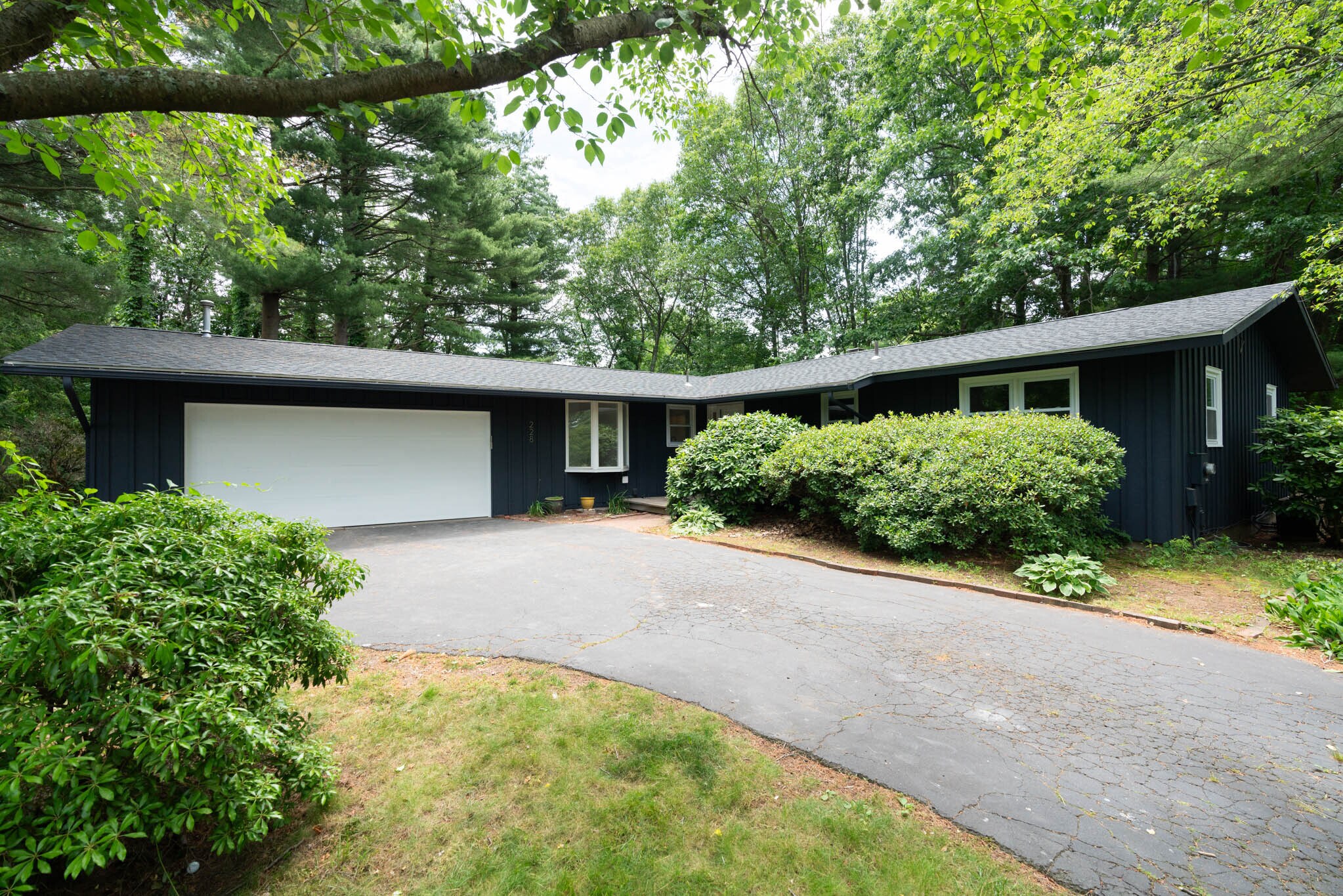 228 Pattonwood Dr, Southington, CT for Sale
