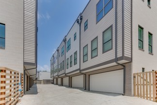 Dallas, TX Apartments - 4950 Cedar Springs Rd