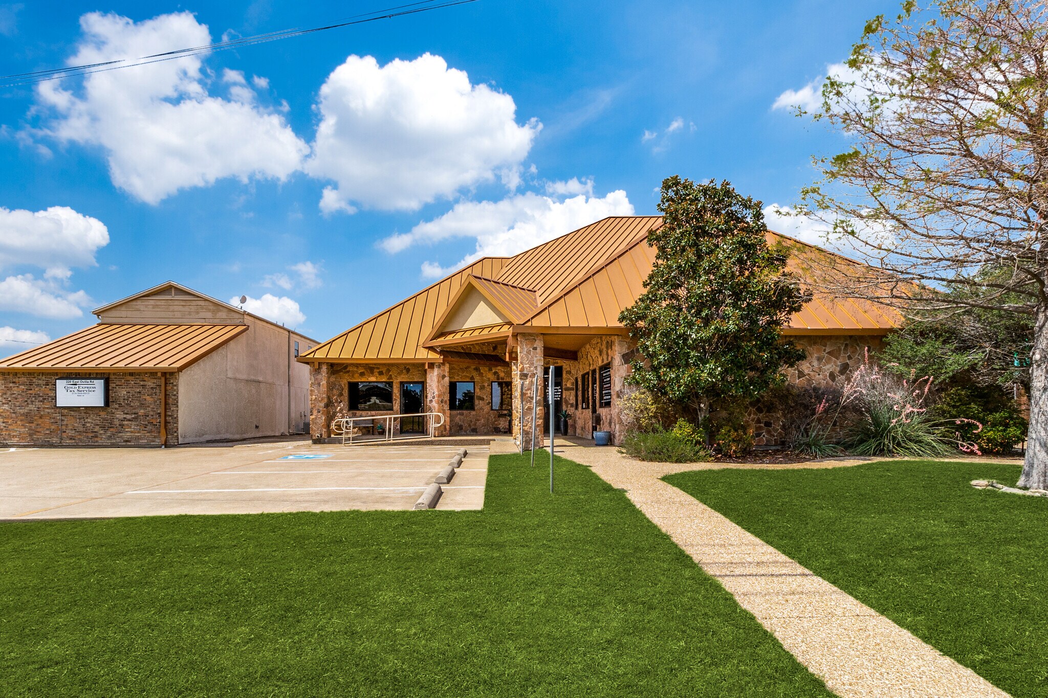 230 E Ovilla Rd, Red Oak, TX for Rent