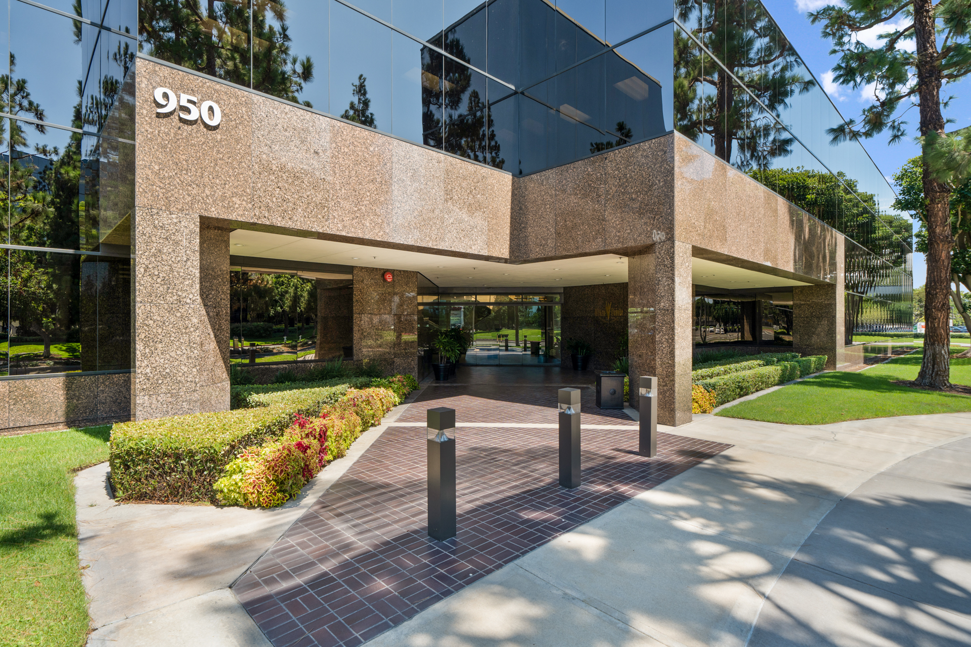 950 S Coast Dr, Costa Mesa, CA for Rent