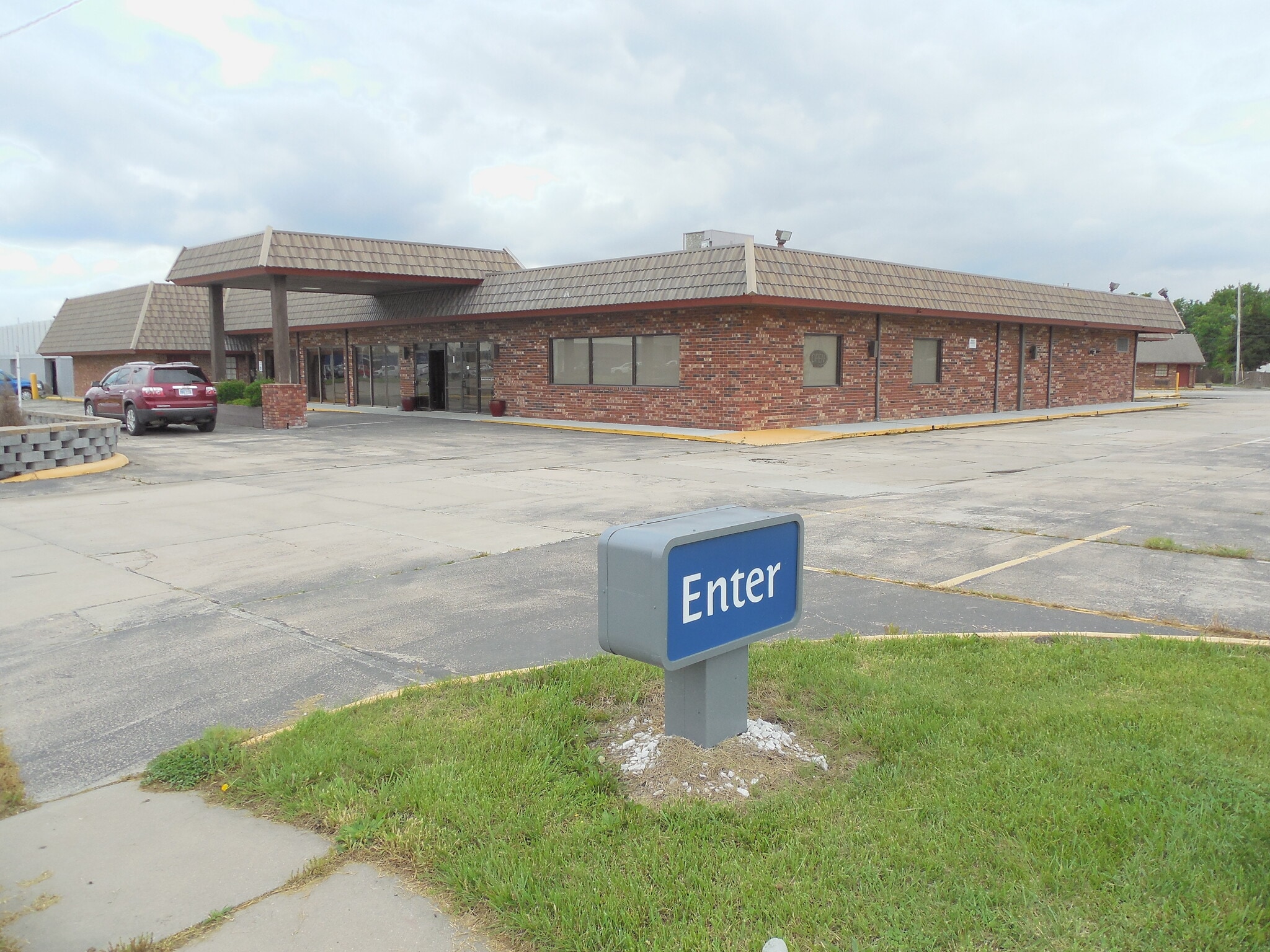 3021 W US Highway 50, Emporia, KS for Sale