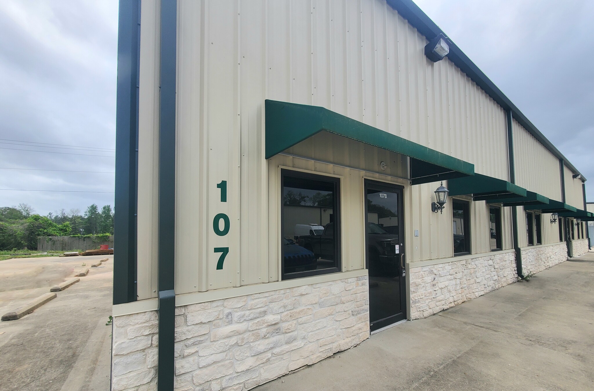 2418 N Frazier St, Conroe, TX for Rent