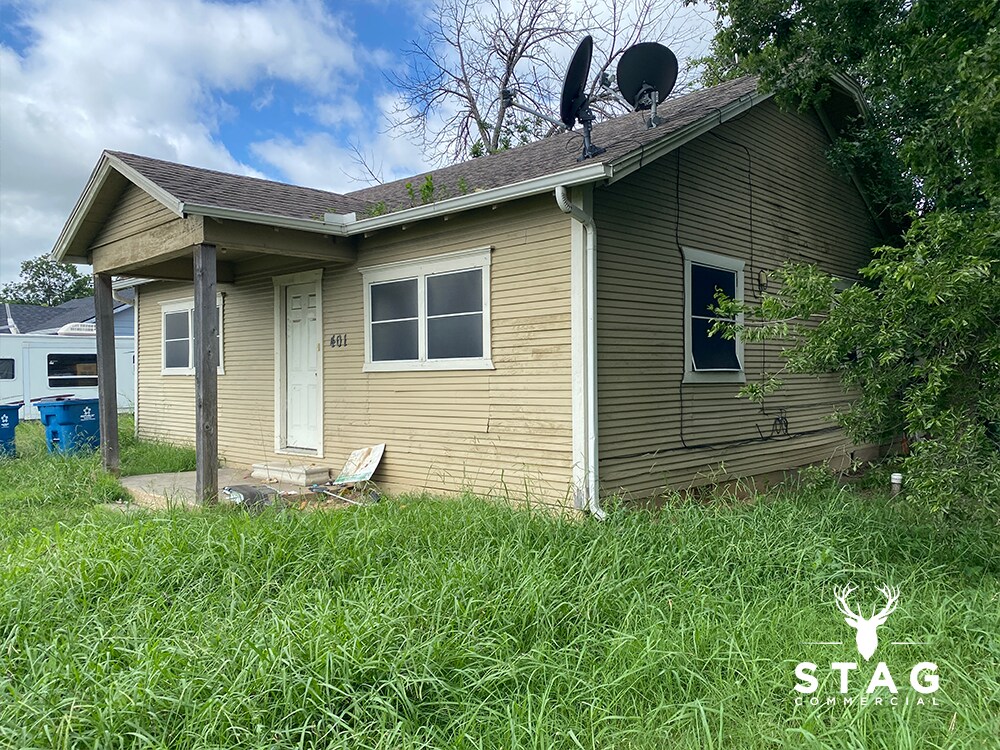 401 I-35 Frontage rd, Valley View, TX for Sale