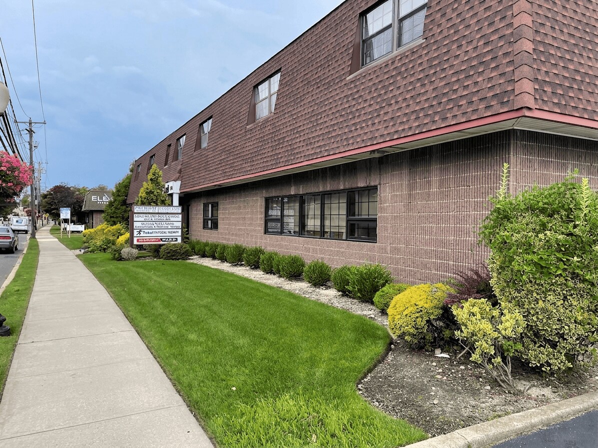 51-53 John St, Babylon, NY for Rent